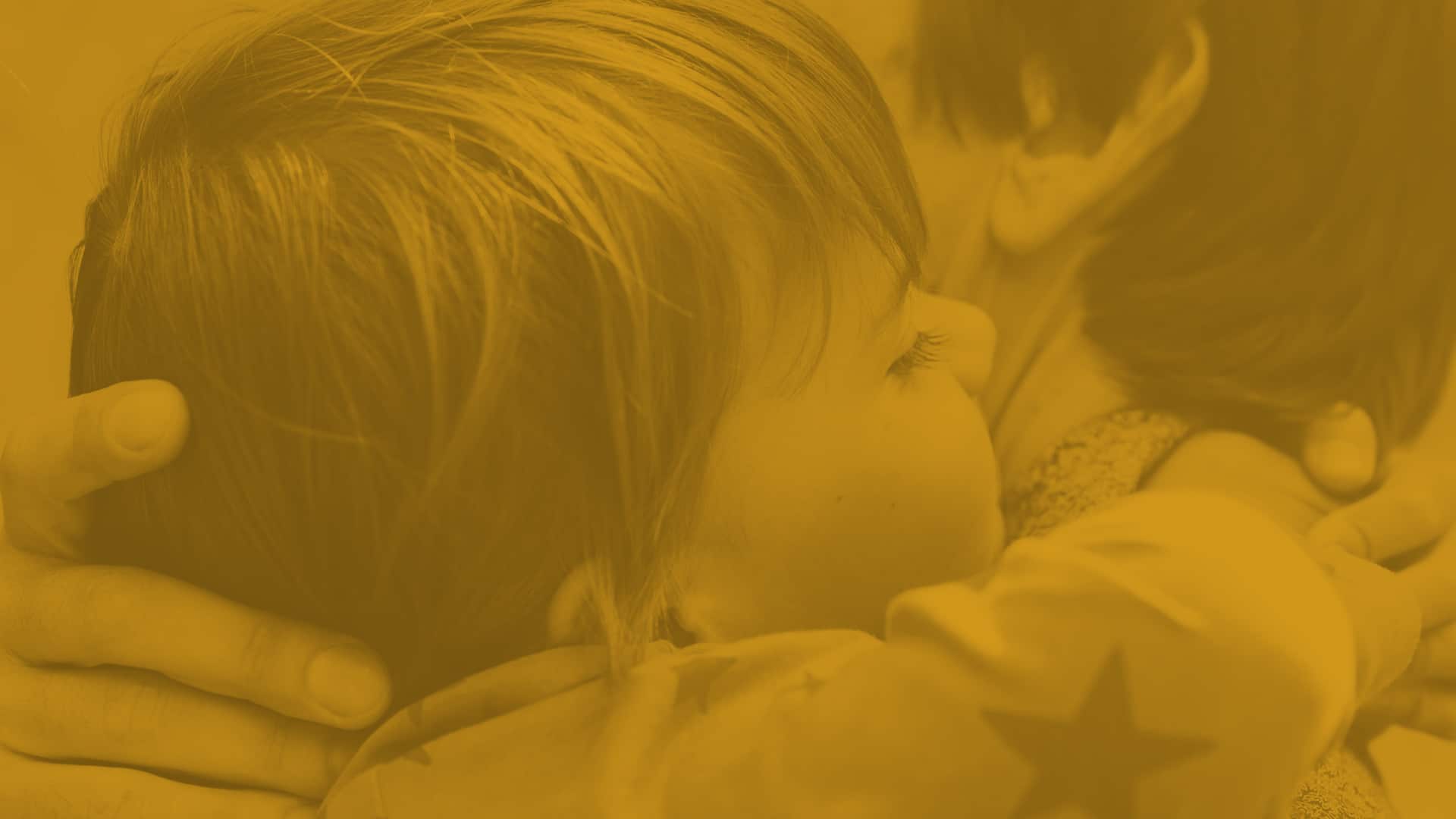 imagem de abraço de pai e filho